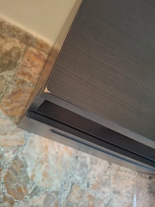 Mueble de salón de madera oscuro