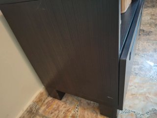 Mueble de salón de madera oscuro