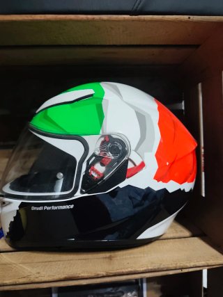 Casco AGV Verde y Blanco