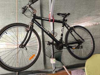 Bicicleta de montaña negra 28"