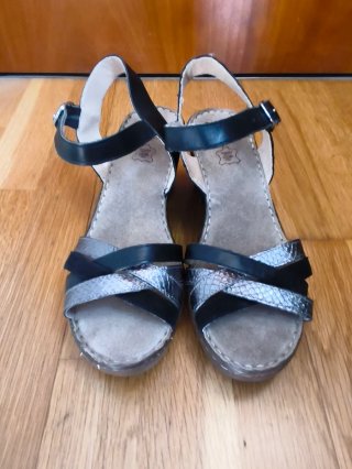 Sandalias con tacón/cuña