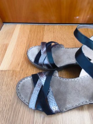 Sandalias con tacón/cuña