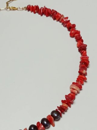 Collar Perlas Negras Pavo Real y Coral Rojo