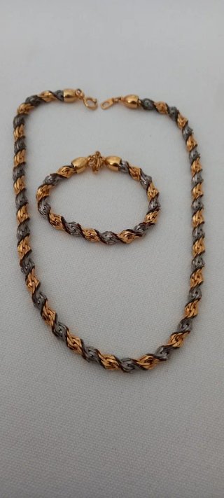 Gargantilla y pulsera dorada y plateada