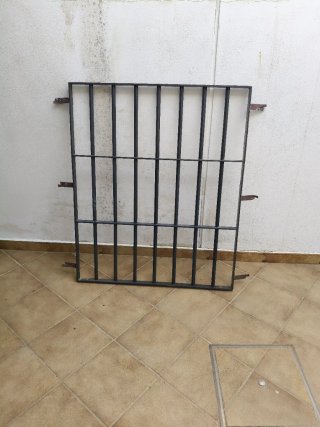 Reja de ventana metálica. 1.00x 1.20.
