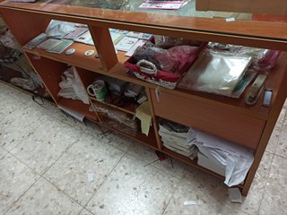 Mostrador madera y cristal