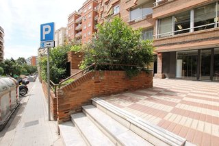 Local comercial en alquiler en El Putxet i el Farró en Barcelona