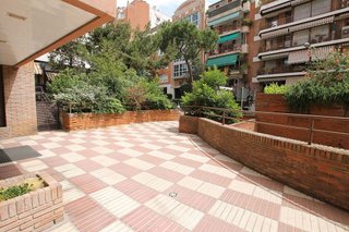 Local comercial en alquiler en El Putxet i el Farró en Barcelona