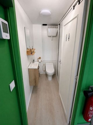 Local comercial en alquiler en Media Legua en Madrid