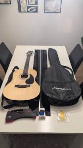 Guitarra Acústica Martin Smith con Soporte
