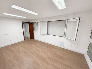 Local comercial en alquiler en Parque Alcosa - Jardines del Edén en Sevilla