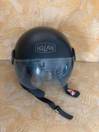 Casco de moto Nolan con visera