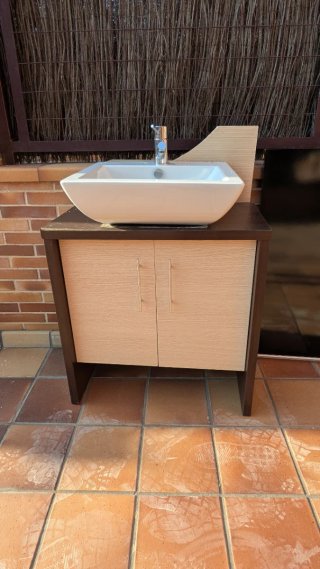 Mueble de baño lavabo madera y cerámica