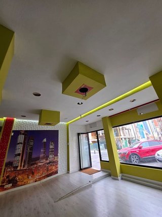 Local comercial en venta en Valdeacederas en Madrid