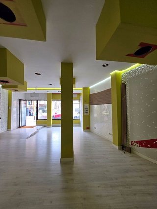 Local comercial en venta en Valdeacederas en Madrid