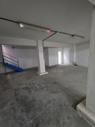 Local comercial en venta en Valdeacederas en Madrid