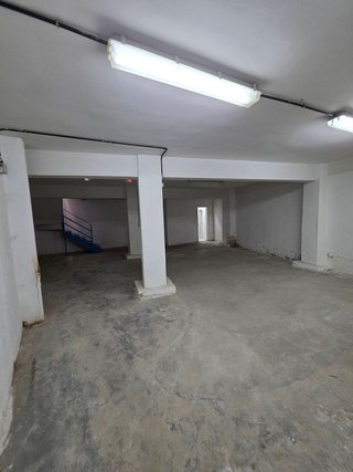 Local comercial en venta en Valdeacederas en Madrid