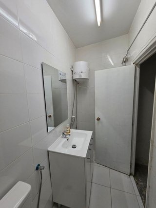 Local comercial en venta en Valdeacederas en Madrid