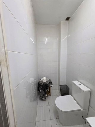 Local comercial en venta en Valdeacederas en Madrid