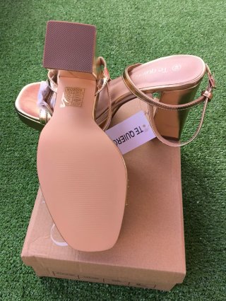 Sandalias de tacón plataforma doradas