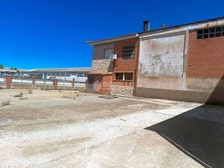 Nave industrial en venta en Centro en Teruel