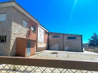 Nave industrial en venta en Centro en Teruel