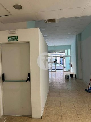 Local comercial en alquiler en La Plana en Esplugues de Llobregat