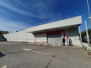 Local comercial en alquiler en Coria del Río