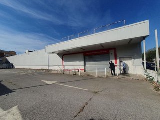 Local comercial en alquiler en Coria del Río
