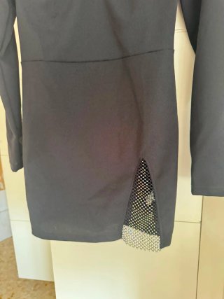 Vestido negro manga larga con pedrería
