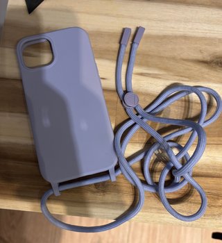 Funda iPhone 15 con cordón