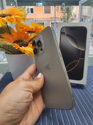 iPhone 16 Pro 256GB Titanio Natural