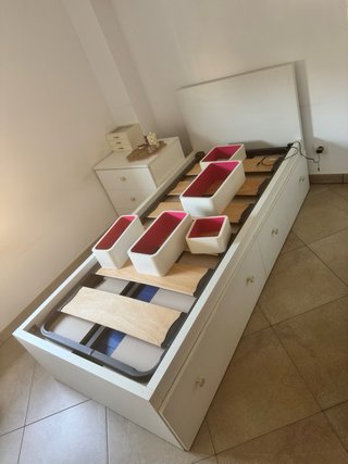 Habitación juvenil, mesita cama ,estantes