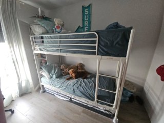 Litera Ikea Blanca Metal, 2  colchones y armario