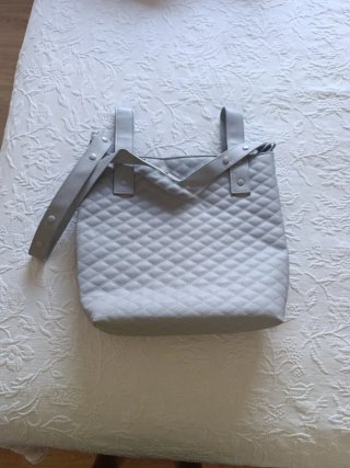 Bolso Pasito a Pasito acolchado gris