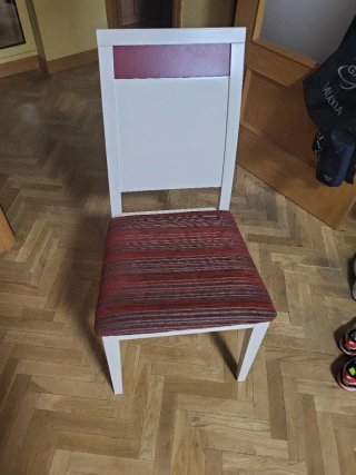Mesa de comedor roja y blanca