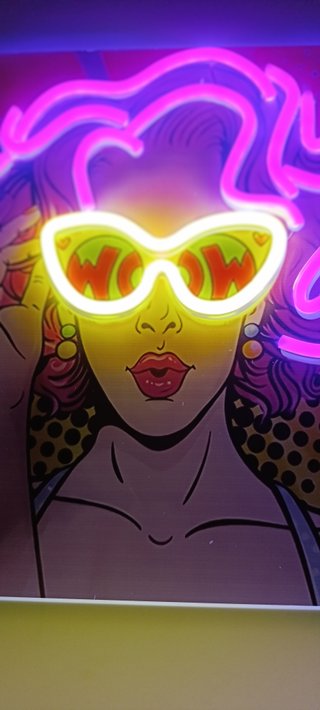 Cuadro Neon LED Pop Art Chica Wow Acrílico