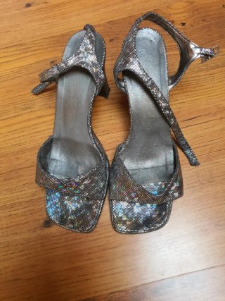 Sandalias de fiesta plateadas y multicolor