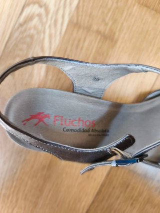 Sandalias de cuña marca Fluchos