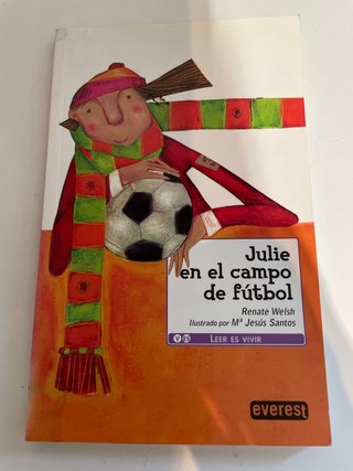 Julie en el campo de fútbol