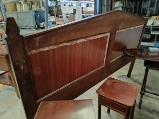 Cabecero de cama clásico de madera