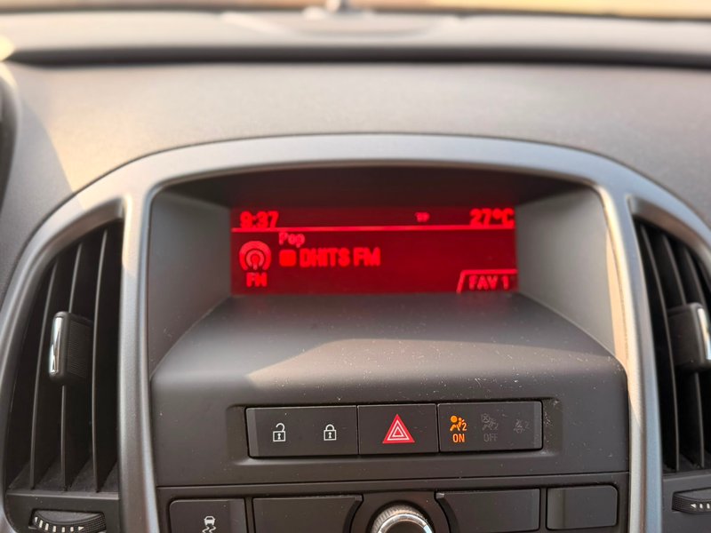 Opel Astra 1.6 Selective 2012, foto 17