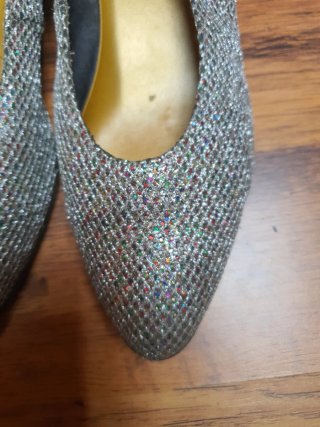 Zapatos de fiesta plateados y multicolor