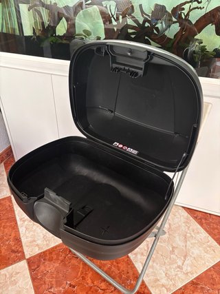 Baúl SHAD SH37 Negro/Plata