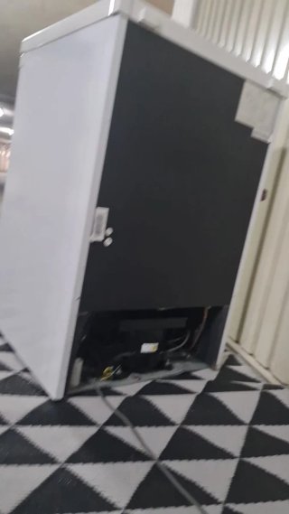 Nevera pequeña Kunft semi nueva