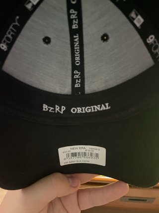 Gorra New Era x Bizarrap Negra Dorada