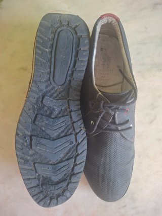 3 pares de zapatos  T44 por 0euros