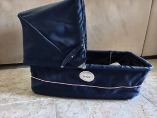 Carrito de muñecas azul con capazo extra