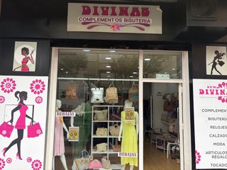 Se traspasa tienda de ropa en c/altamira alneria