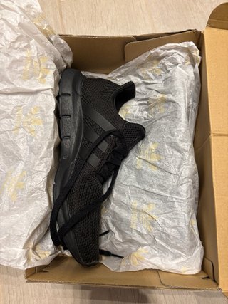 Adidas Swift Run nere